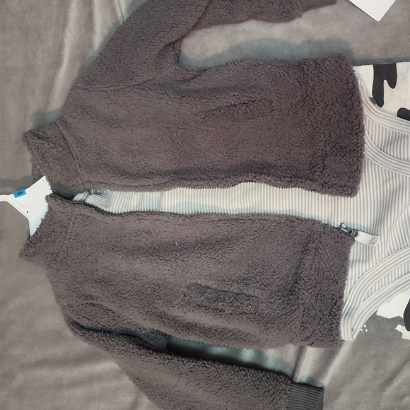 Carter Baby 3 Piece Set - Grey Camo - Size 24 Months NWT - Picture 2 of 8